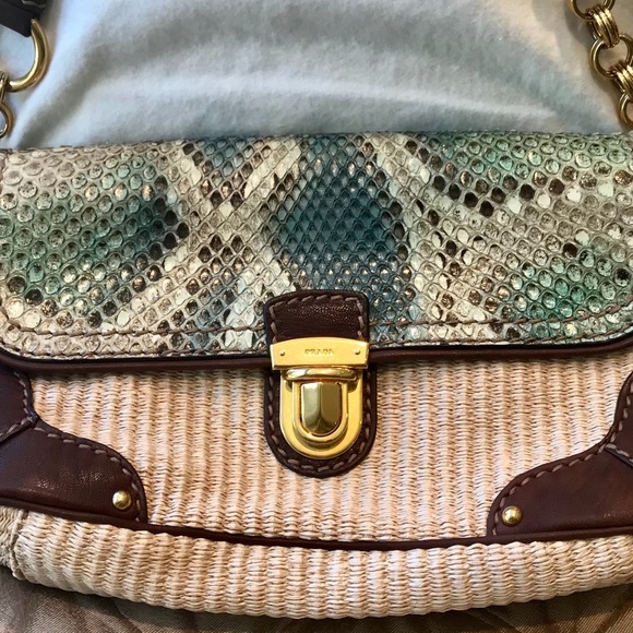 ♓️🅿️ 🦚Prada Reptile and “Straw” Handbag EUC🦚 - Picture 2 of 13